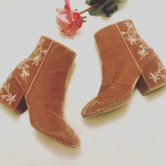 Kenneth Cole Shoes - Kenneth Cole Blush Velvet Boots